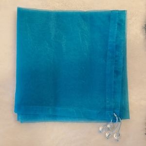 Tulle tablecloth with jewel like corner weights